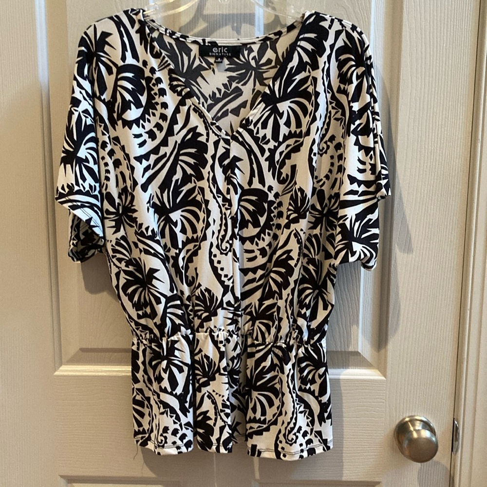 EUC Eric Black/White Ruched Short Sleeve Blouse